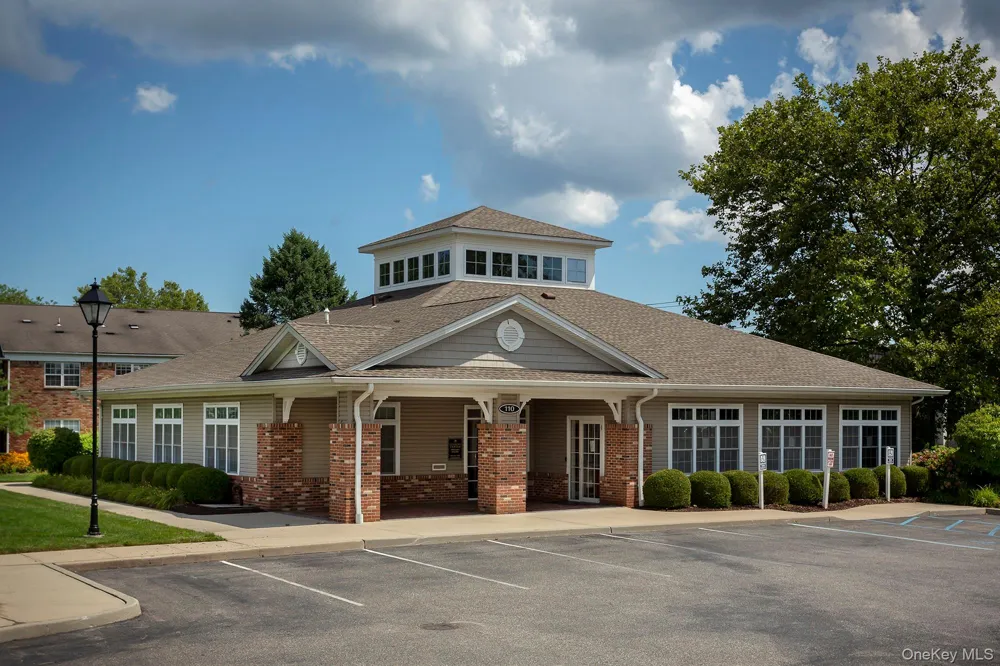 75 Westwood Drive #105 Westbury, NY 11590