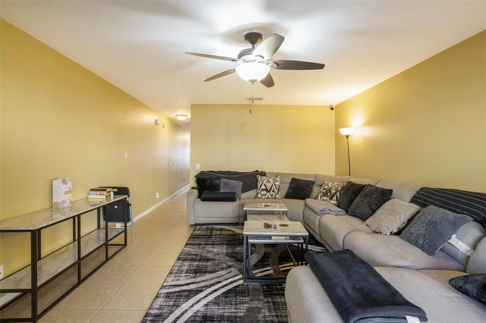 3869 ISLAND WAY St Petersburg, FL 33705