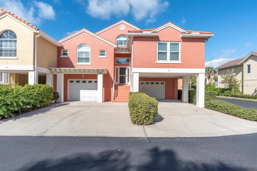 18 JEFFERSON COURT S St Petersburg, FL 33711