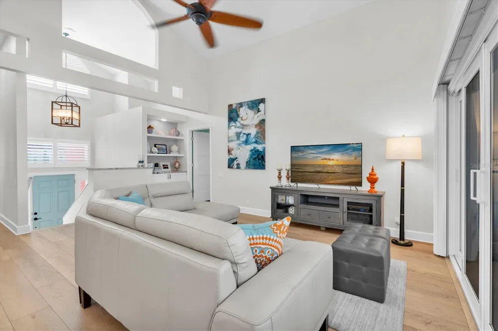 18 JEFFERSON COURT S St Petersburg, FL 33711