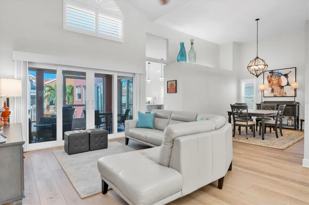 18 JEFFERSON COURT S St Petersburg, FL 33711