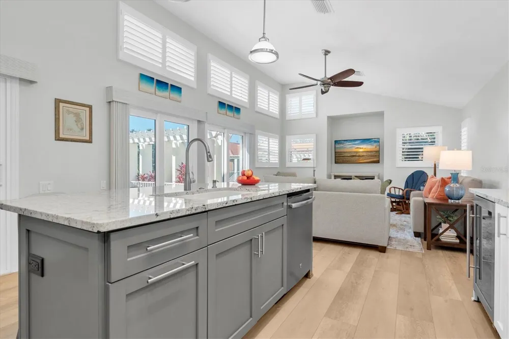 18 JEFFERSON COURT S St Petersburg, FL 33711