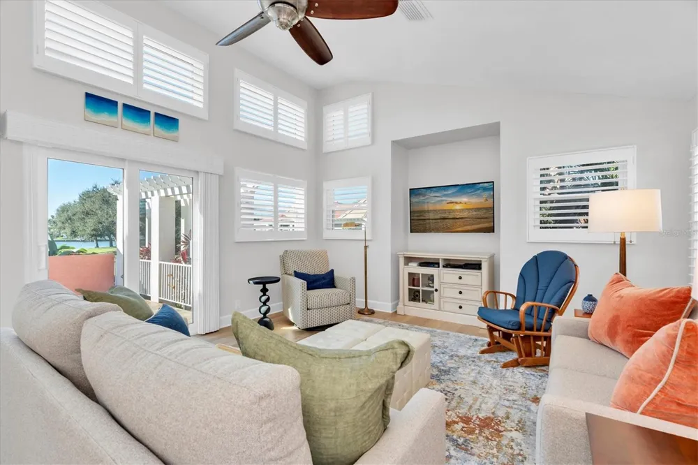 18 JEFFERSON COURT S St Petersburg, FL 33711