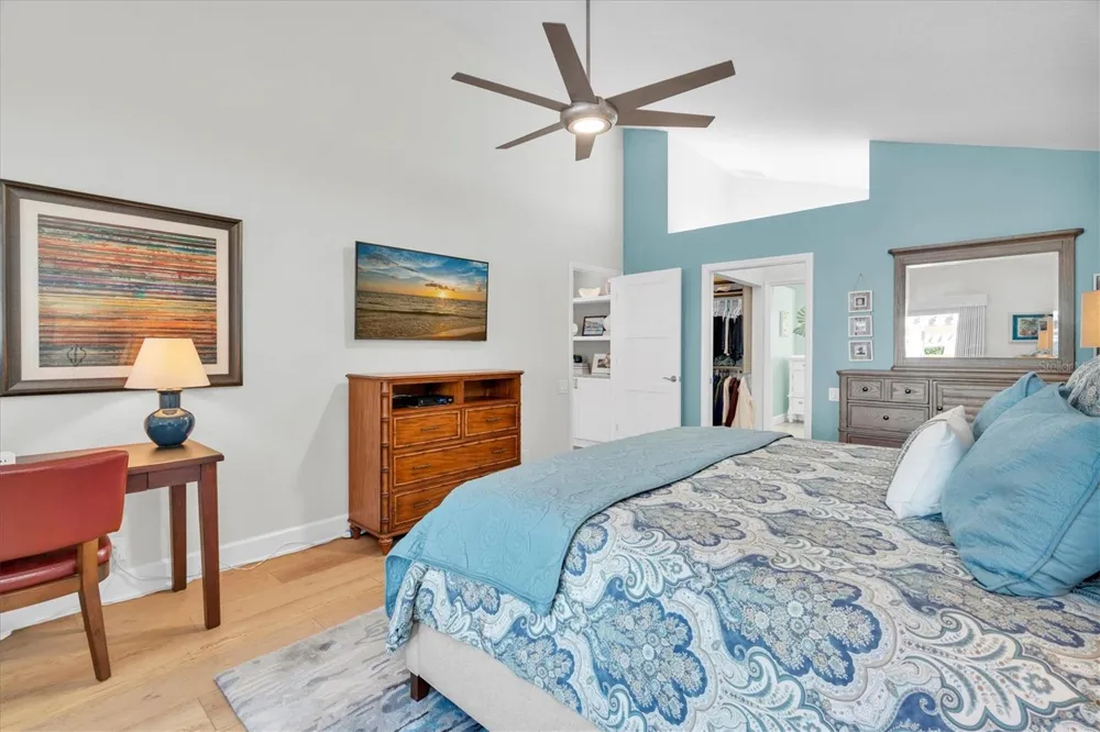 18 JEFFERSON COURT S St Petersburg, FL 33711