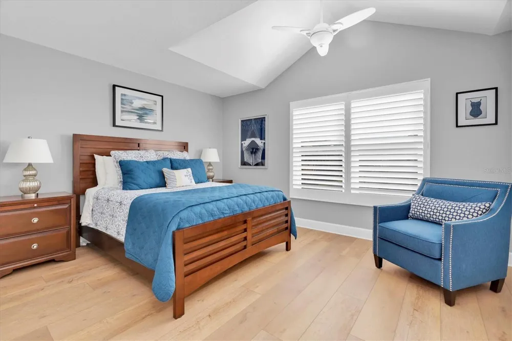 18 JEFFERSON COURT S St Petersburg, FL 33711