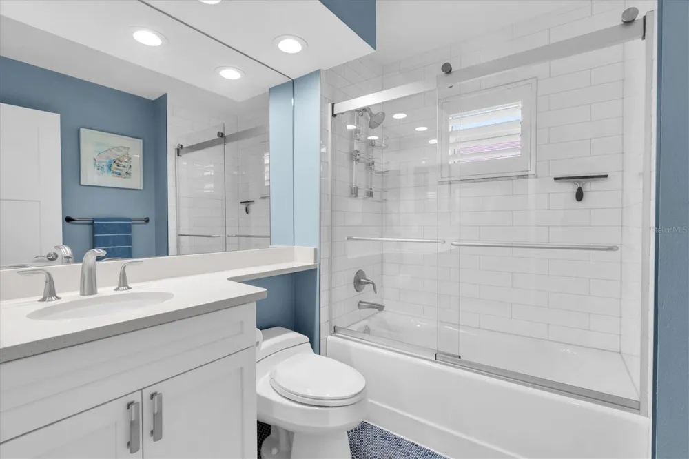 18 JEFFERSON COURT S St Petersburg, FL 33711