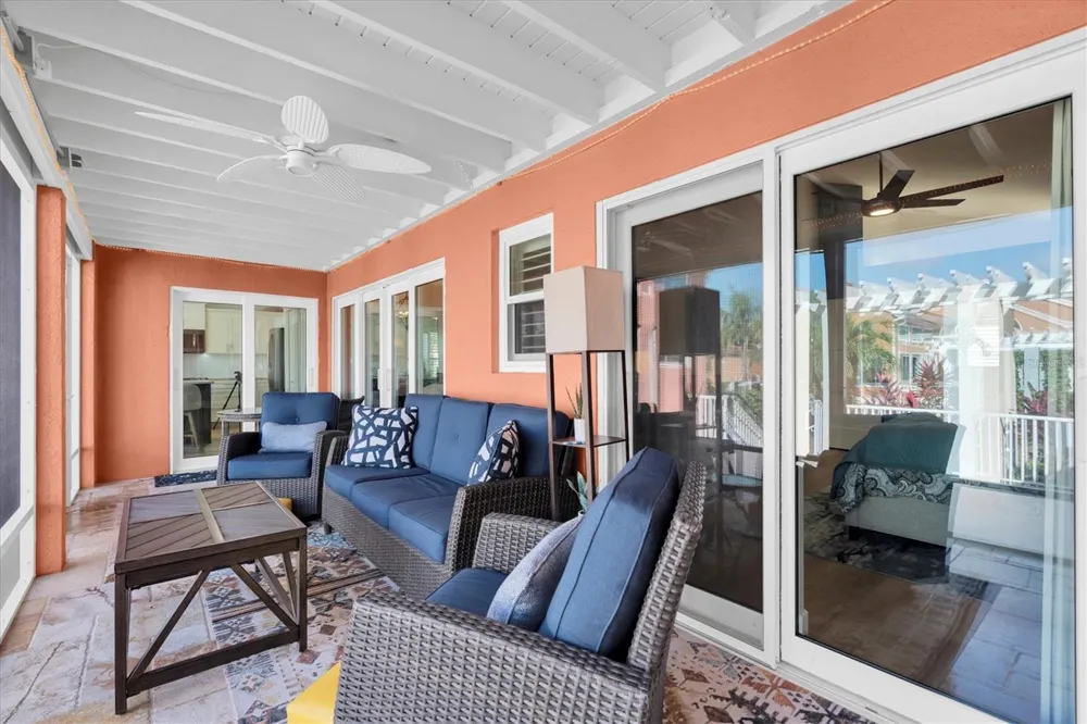 18 JEFFERSON COURT S St Petersburg, FL 33711