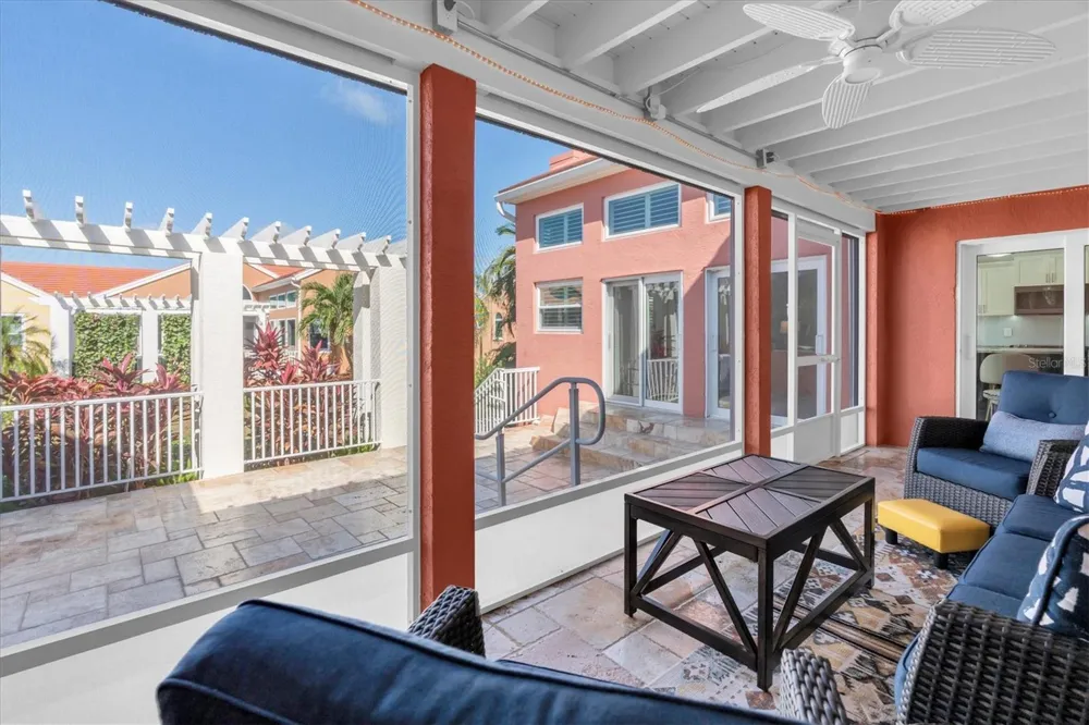 18 JEFFERSON COURT S St Petersburg, FL 33711