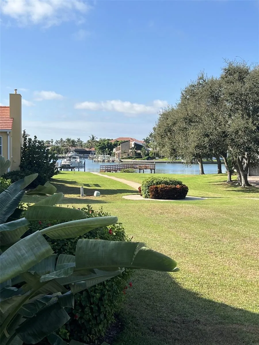 18 JEFFERSON COURT S St Petersburg, FL 33711