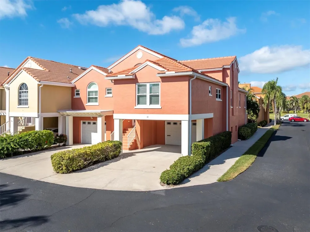 18 JEFFERSON COURT S St Petersburg, FL 33711