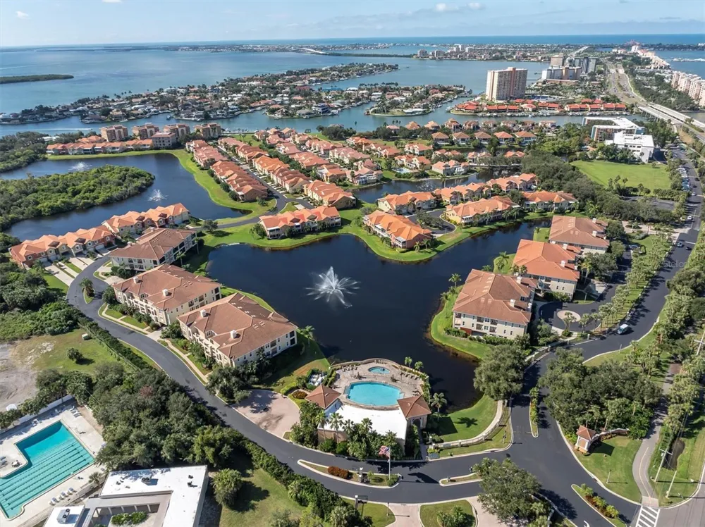 18 JEFFERSON COURT S St Petersburg, FL 33711