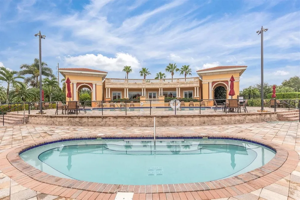 18 JEFFERSON COURT S St Petersburg, FL 33711