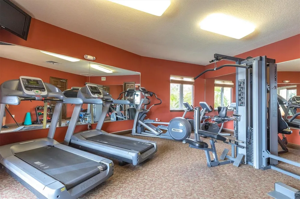 18 JEFFERSON COURT S St Petersburg, FL 33711