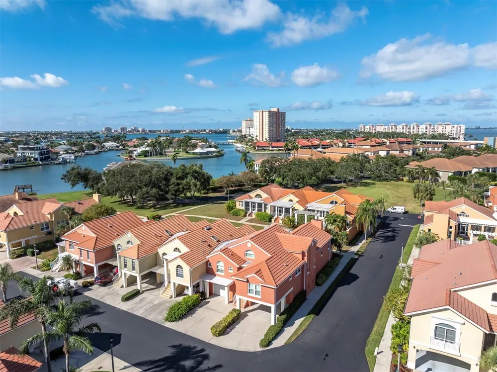 18 JEFFERSON COURT S St Petersburg, FL 33711
