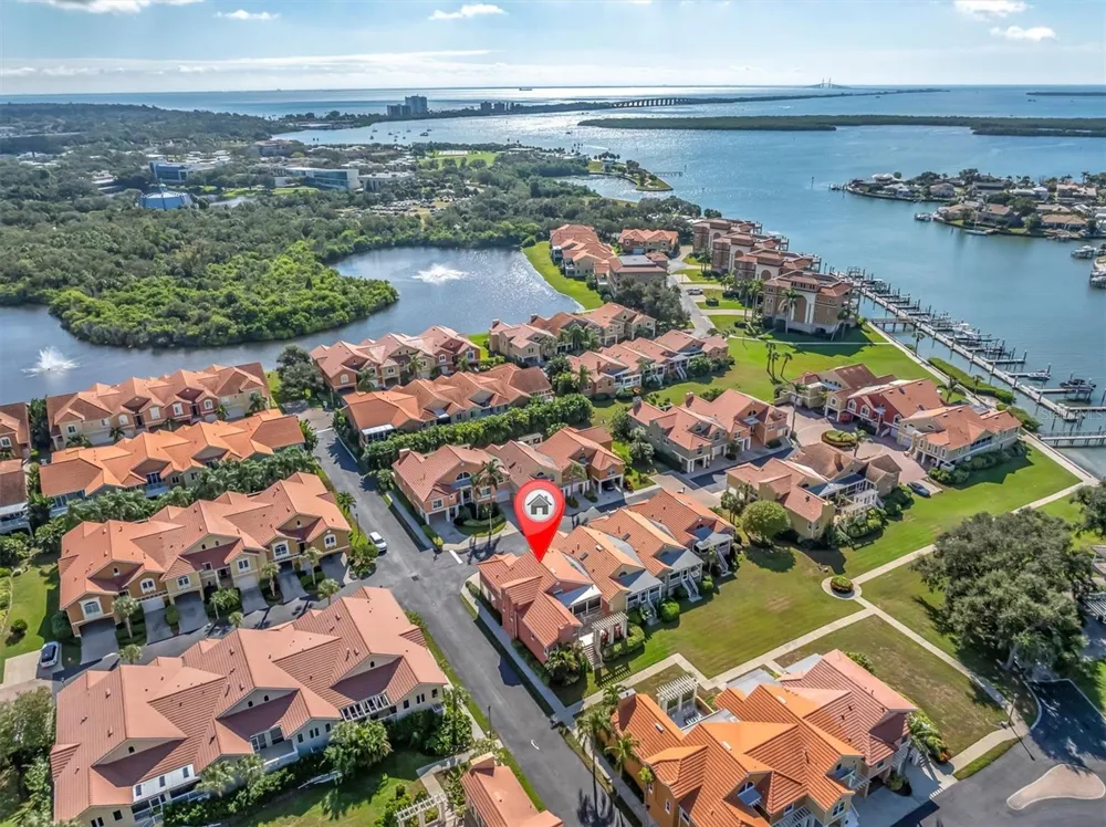 18 JEFFERSON COURT S St Petersburg, FL 33711