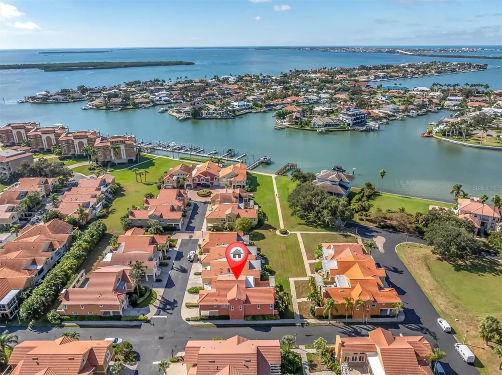 18 JEFFERSON COURT S St Petersburg, FL 33711
