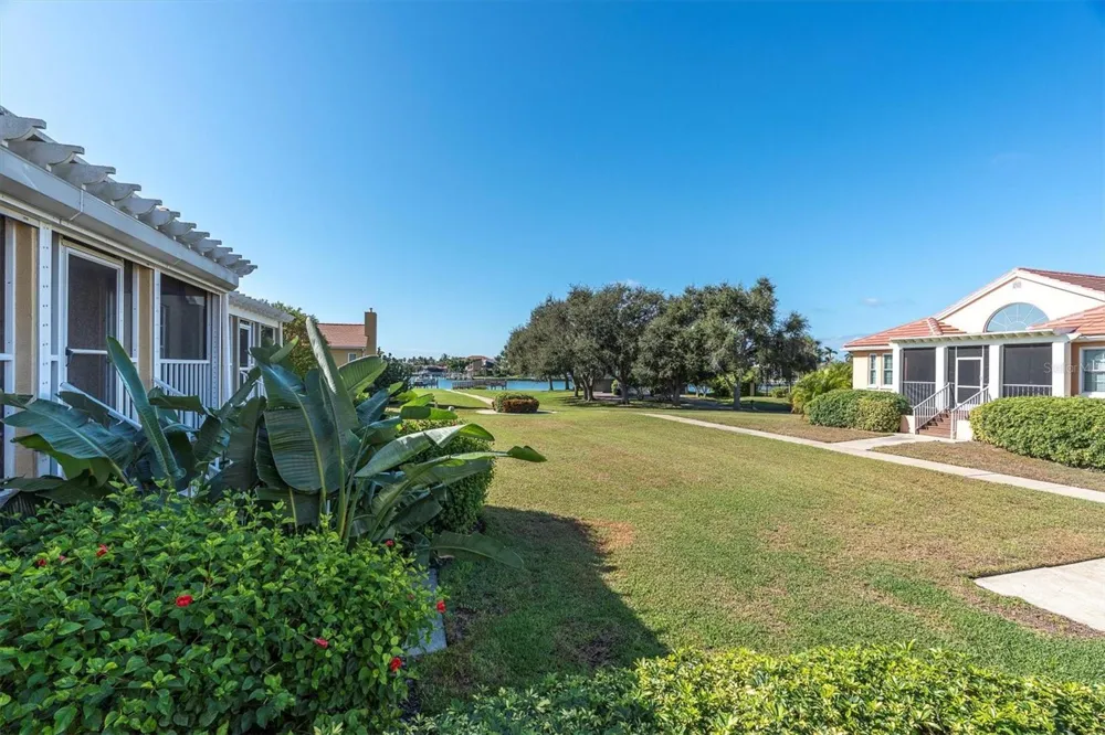 18 JEFFERSON COURT S St Petersburg, FL 33711