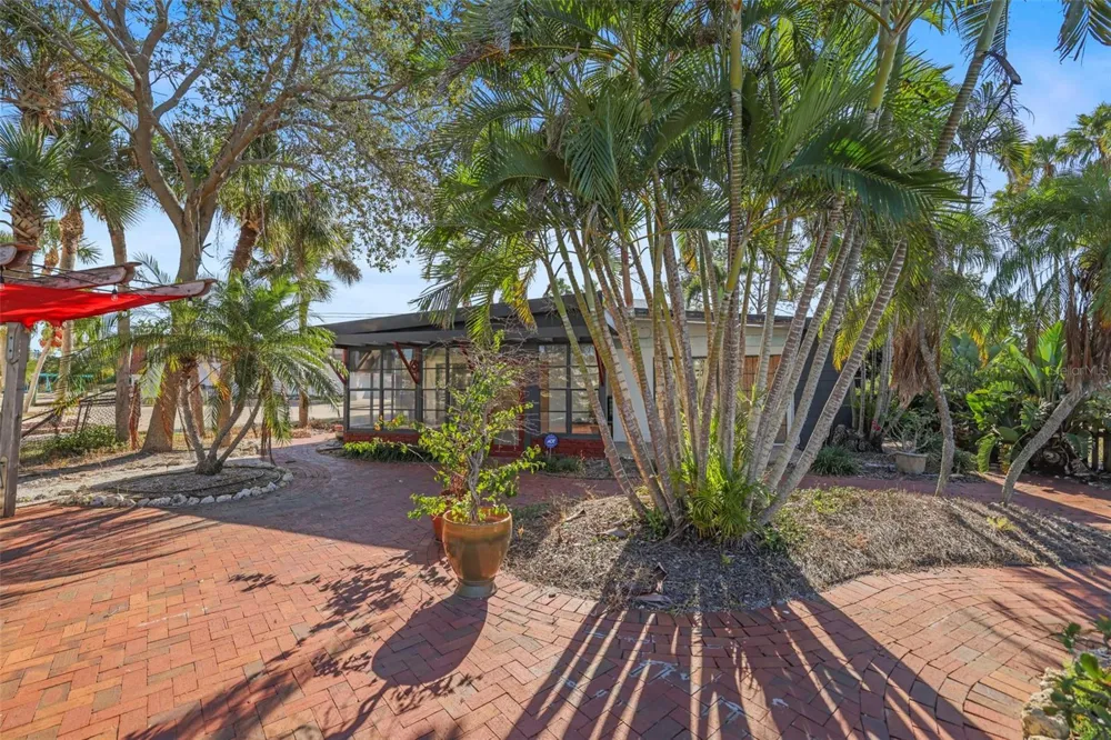 11921 LAGOON LANE Treasure Island, FL 33706