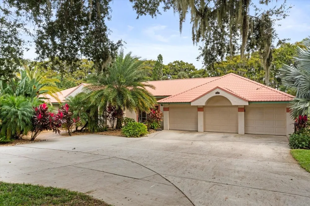 4345 CORLEY ISLAND ROAD Leesburg, FL 34748