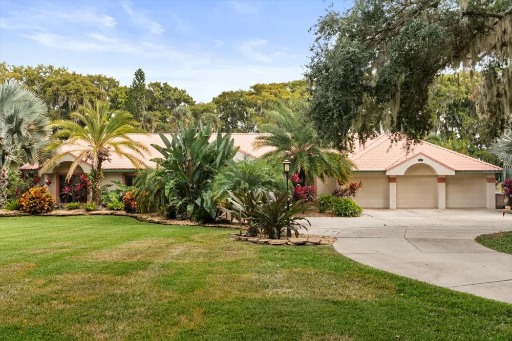 4345 CORLEY ISLAND ROAD Leesburg, FL 34748