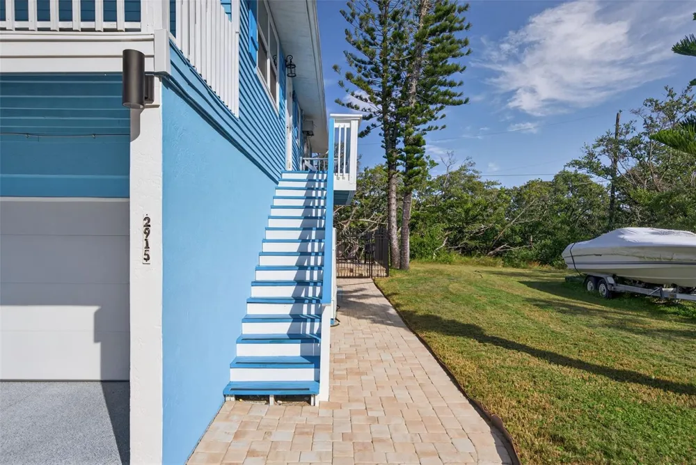 2915 AVENUE C Holmes Beach, FL 34217