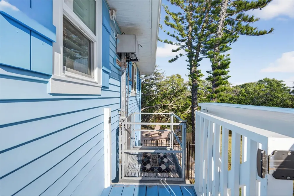 2915 AVENUE C Holmes Beach, FL 34217