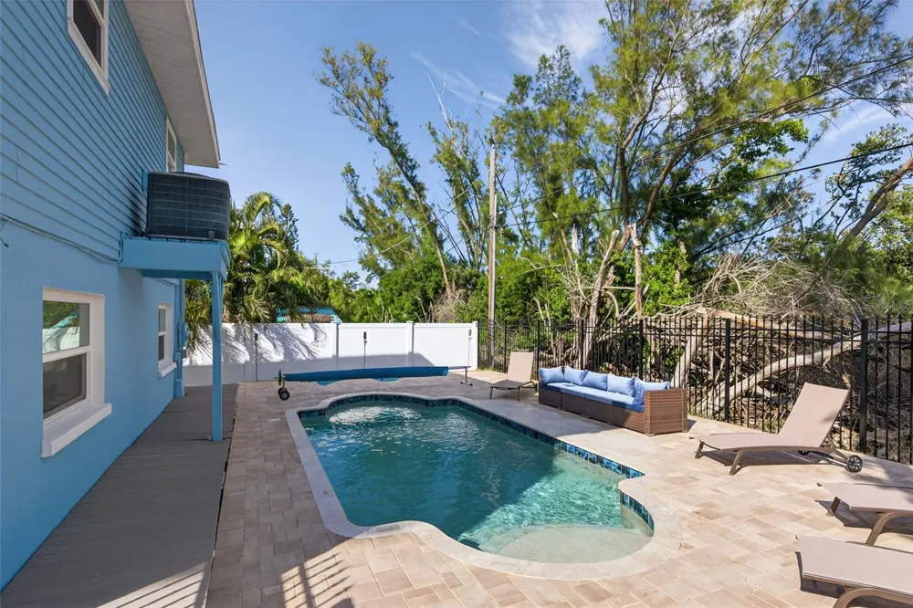2915 AVENUE C Holmes Beach, FL 34217