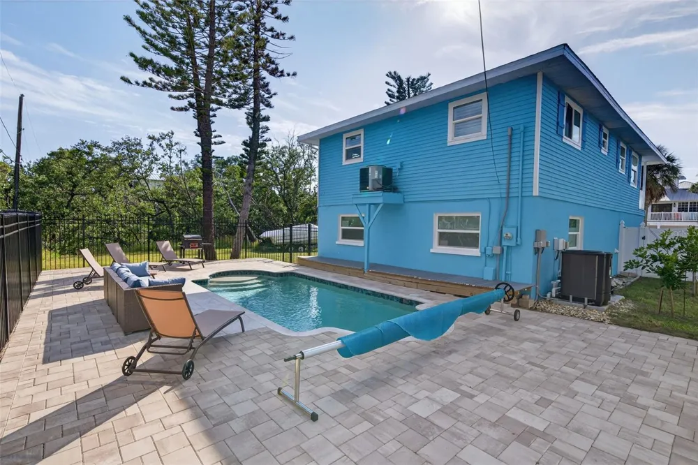 2915 AVENUE C Holmes Beach, FL 34217