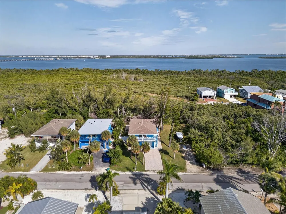 2915 AVENUE C Holmes Beach, FL 34217