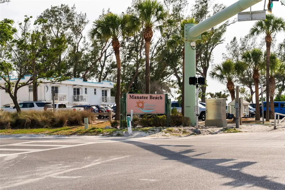 2915 AVENUE C Holmes Beach, FL 34217