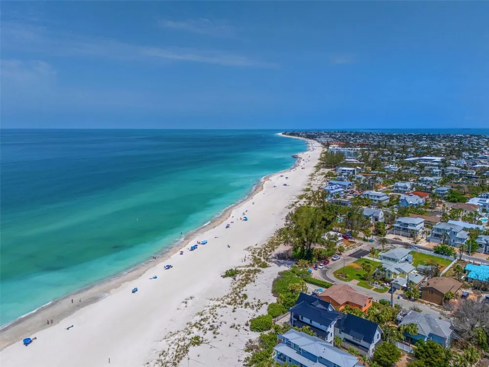 2915 AVENUE C Holmes Beach, FL 34217