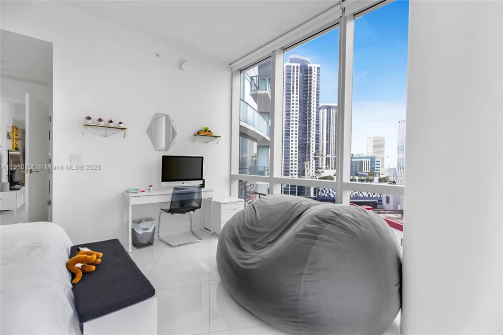 851 NE 1st Ave #1202 Miami, FL 33132