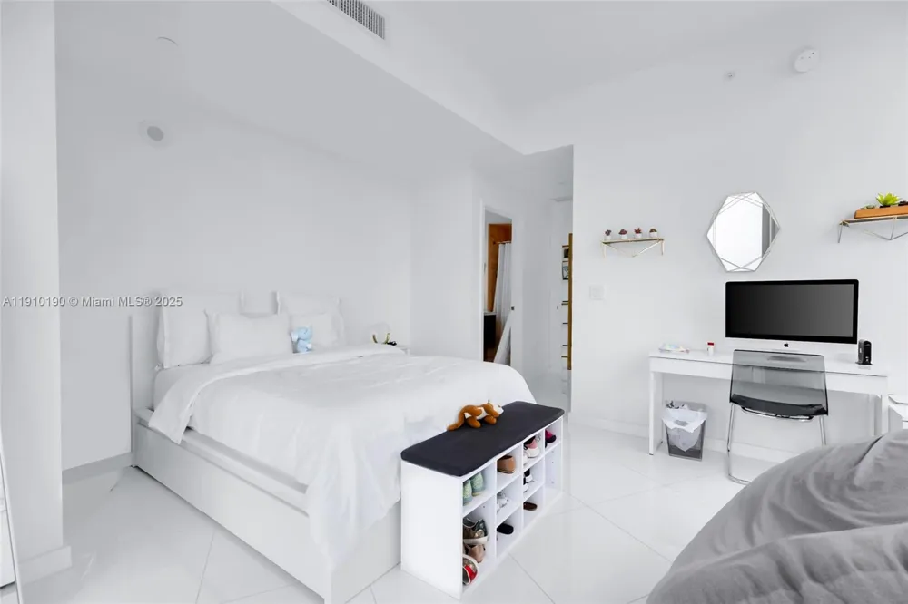 851 NE 1st Ave #1202 Miami, FL 33132