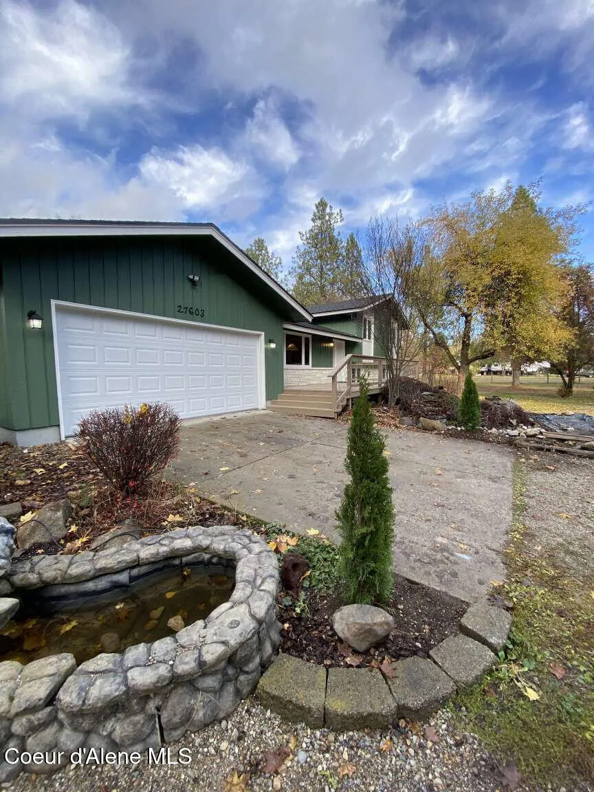 27603 Cottonwood Road Chattaroy, WA 99003