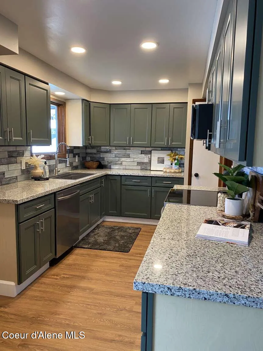 27603 Cottonwood Road Chattaroy, WA 99003