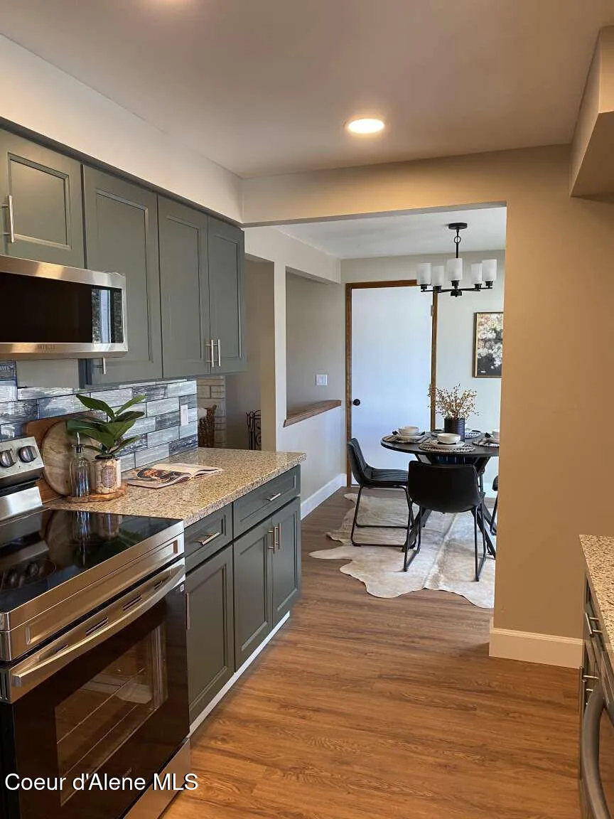 27603 Cottonwood Road Chattaroy, WA 99003