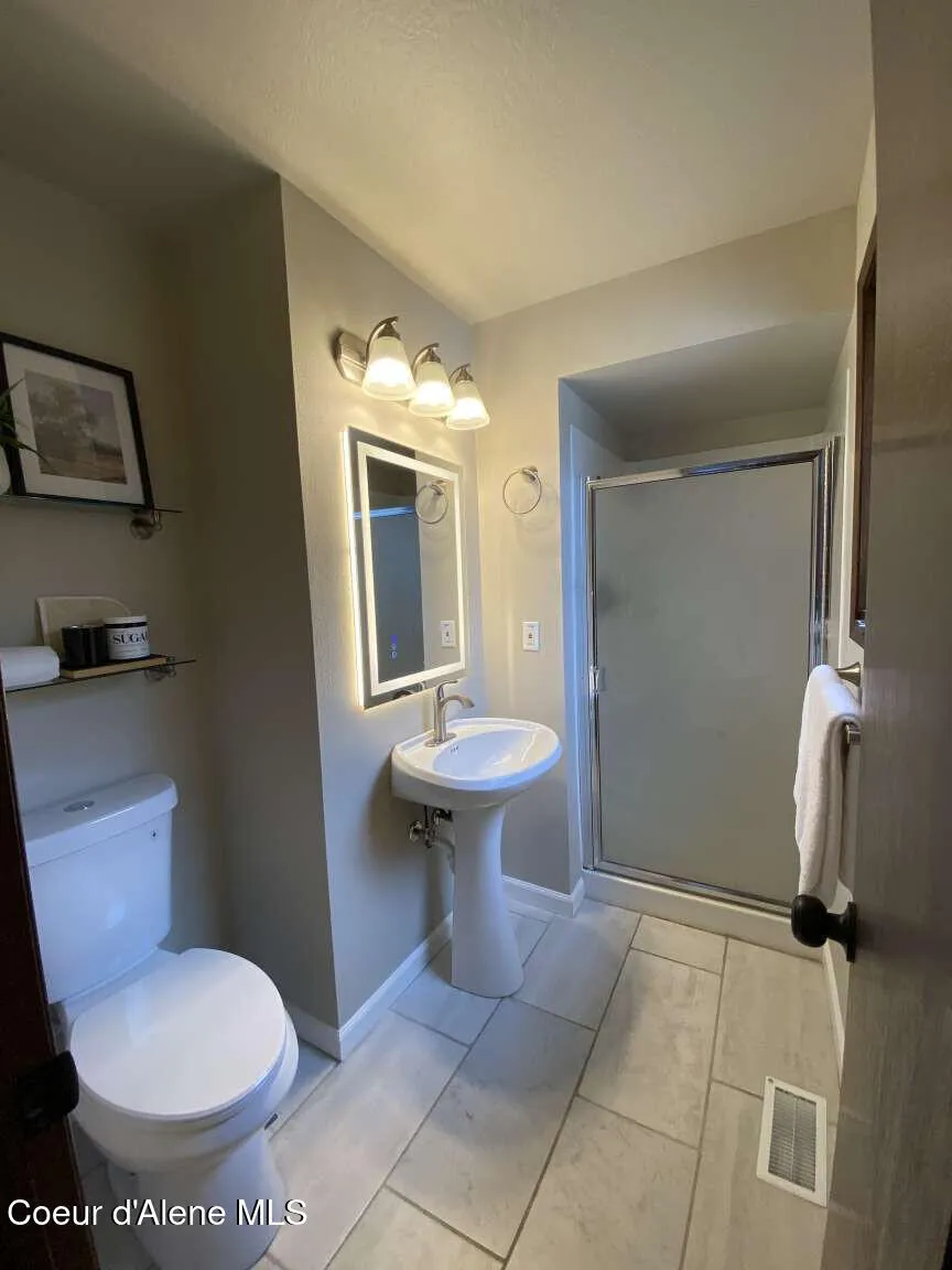 27603 Cottonwood Road Chattaroy, WA 99003