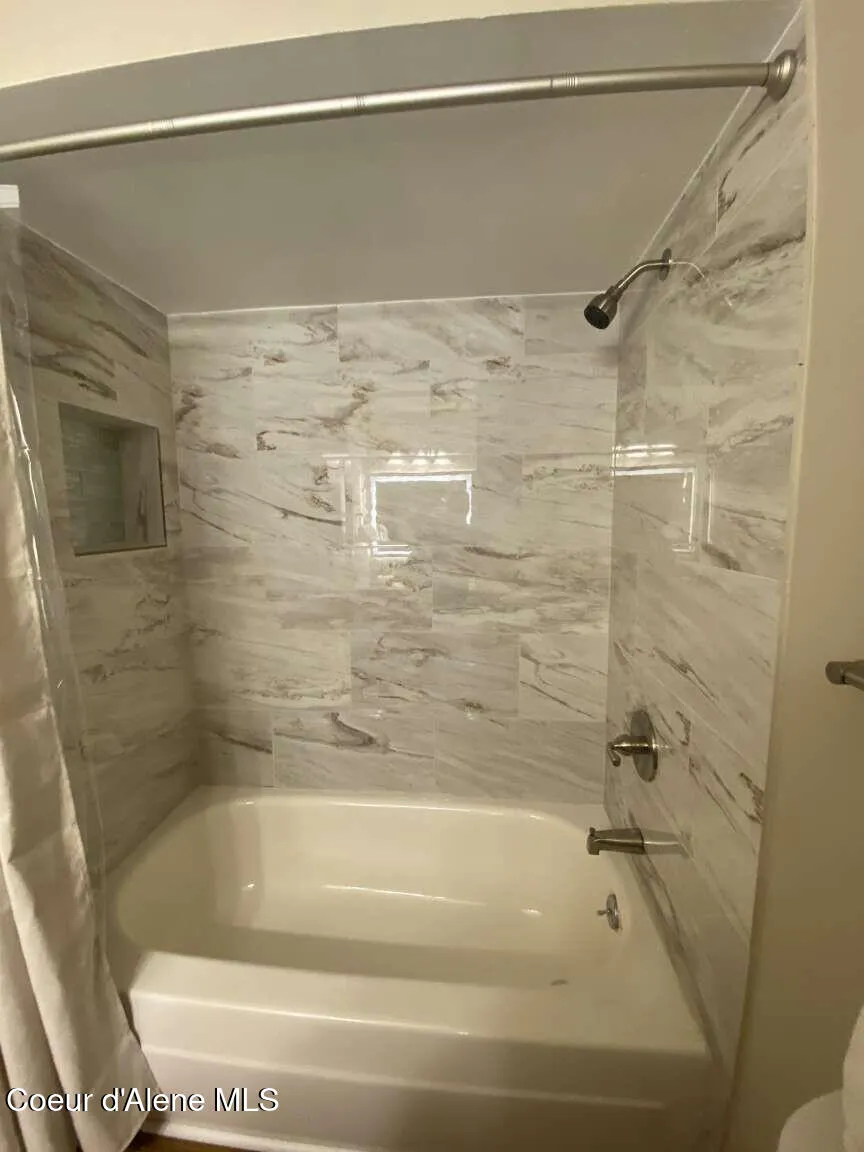 27603 Cottonwood Road Chattaroy, WA 99003