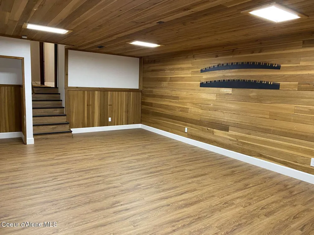 27603 Cottonwood Road Chattaroy, WA 99003