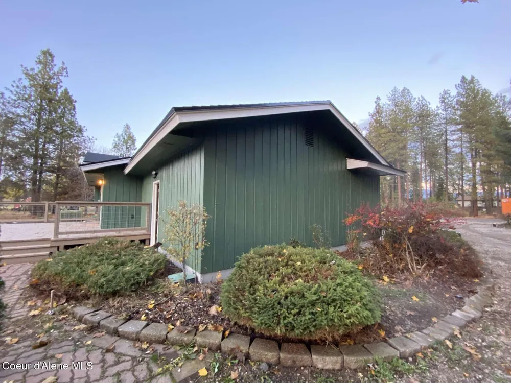 27603 Cottonwood Road Chattaroy, WA 99003