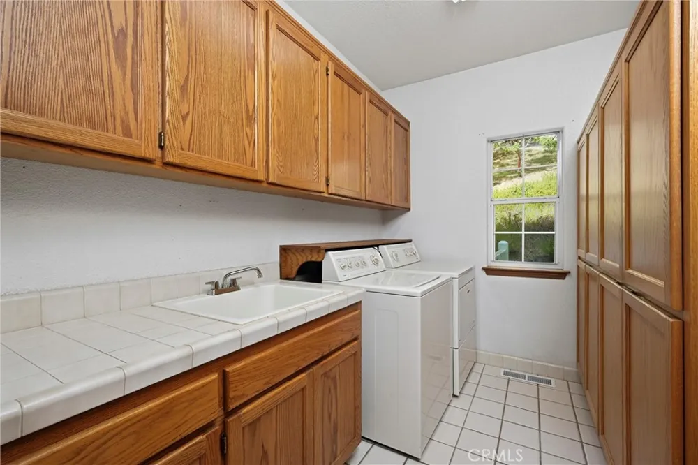 17785 Foothill Court Hidden Valley Lake, CA 95467