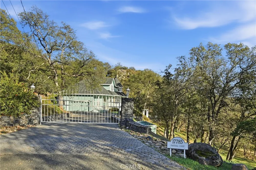 17785 Foothill Court Hidden Valley Lake, CA 95467