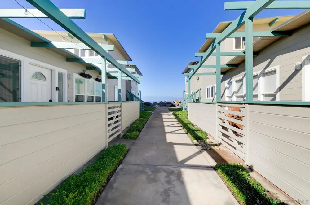 1680 Seacoast Drive Unit B #B Imperial Beach, CA 91932