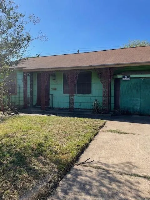 903 Bank Drive