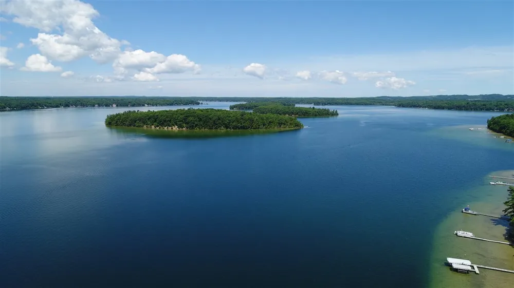 1335 W Outer Drive Long Lake Township, MI 49685
