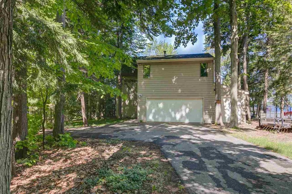 1335 W Outer Drive Long Lake Township, MI 49685