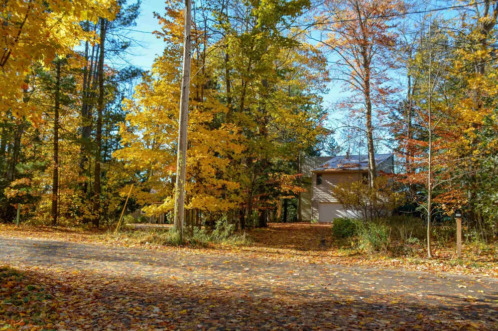 1335 W Outer Drive Long Lake Township, MI 49685