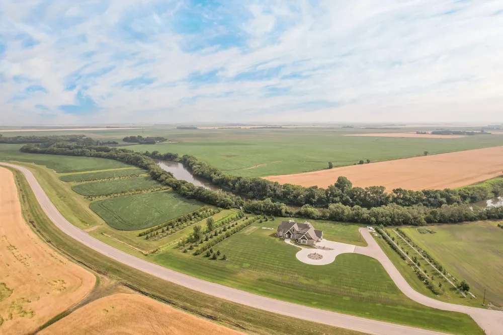 7194 180TH AVENUE SE Wahpeton, ND 58075