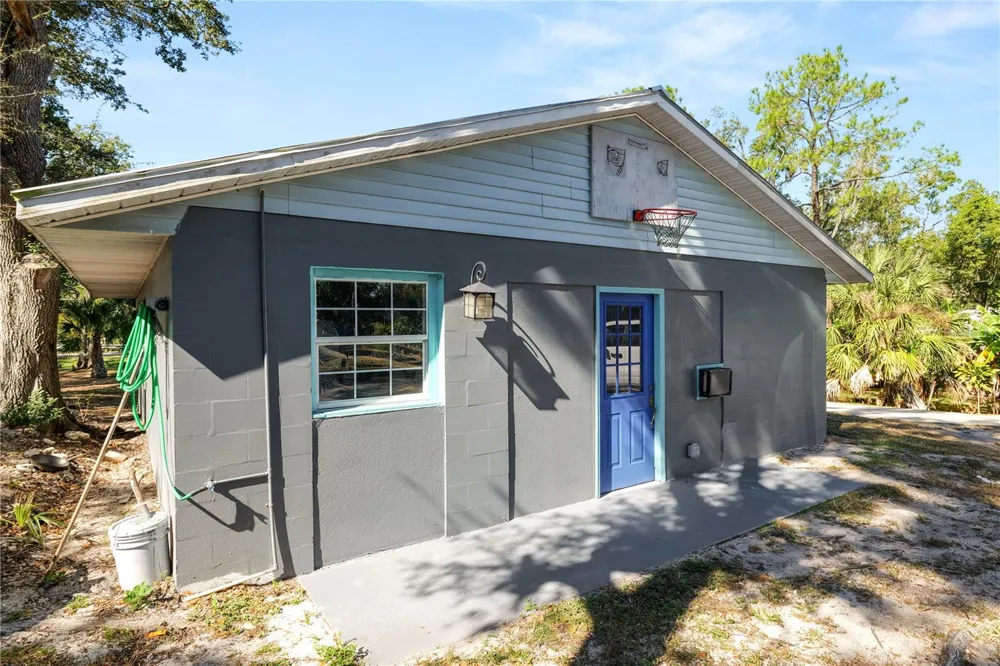 109 NE 4TH AVENUE Mulberry, FL 33860