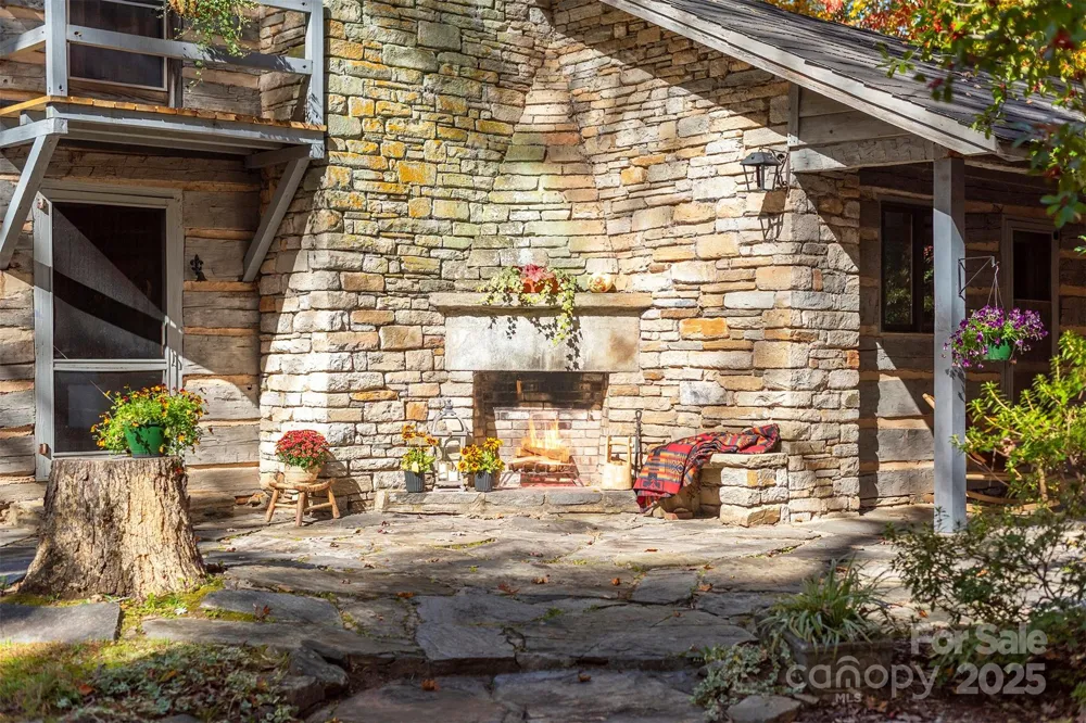 102 Weaver Mill Road Columbus, NC 28722